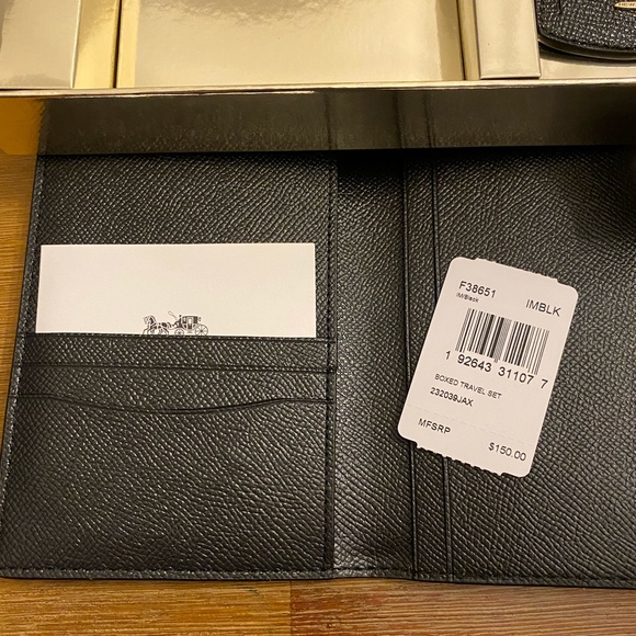 LAST ONE Coach Passport Holder & Luggage Tag Set - Picture 5 of 7